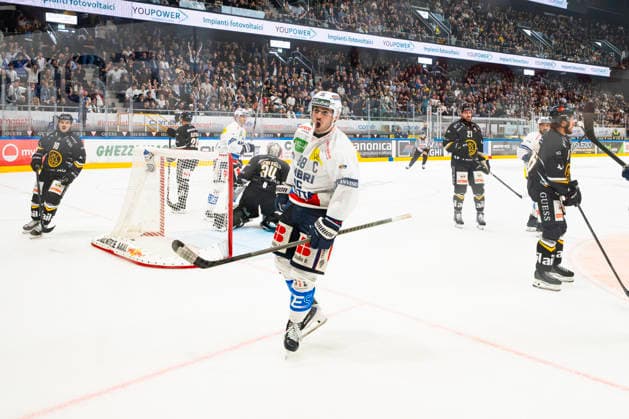 September 26, 2026, Porza, Corner Arena, NL HC Lugano vs. HC Ambri Piotta, 88 Tommaso De Luca of Ambri celebrates his goal at the Corner Arena in Porza, Ticino, Switzerland Copyright: xJustPictures.ch JarixPestelaccix jp-en-JaPe-JP6_JAr_NL_HCL_HCAP_26Sep2026_000061