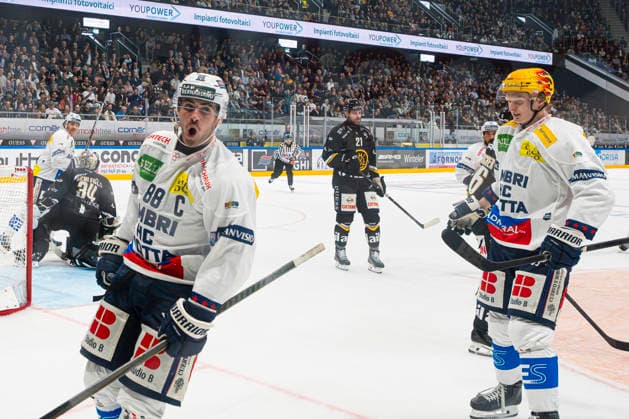 September 26, 2026, Porza, Corner Arena, NL HC Lugano vs. HC Ambri Piotta, 88 Tommaso De Luca of Ambri celebrates his goal at the Corner Arena in Porza, Ticino, Switzerland Copyright: xJustPictures.ch JarixPestelaccix jp-en-JaPe-JP6_JAr_NL_HCL_HCAP_26Sep2026_000062