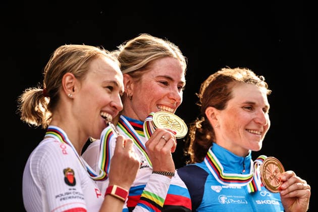 2026 UCI Road World Championships Picture by Alex Whitehead SWpix.com - 26 09 2026 - Cycling - 2026 UCI Road World Championships - MontrÃ al, Canada - Women Elite Road Race Podium - Demi Vollering (Netherlands) Gold Medalist and World Champion, Kasia Niewiadoma-Phinney (Poland) Silver Medalist and Elisa Longo Borghini (Italy) Bronze Medalist MontrÃ al Avenue du Parc Canada Copyright: x xSWpix.comx(t axPhotographyxHubxLtd)xAlexxWhitehead SWpix.comx SWP-3521-4533
