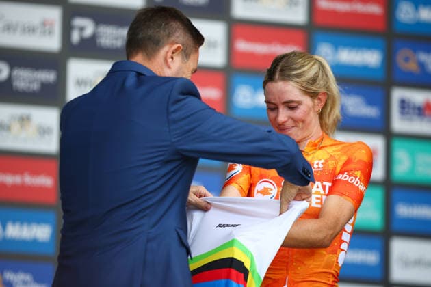 2026 UCI Road World Championships Picture by Vaughn Ridley SWpix.com - 26 09 2026 - Cycling - 2026 UCI Road World Championships - MontrÃ al, Canada - Women Elite Road Race Podium - Demi Vollering (Netherlands) wins the Gold Medal to become World Champion Copyright: x xSWpix.comx(t axPhotographyxHubxLtd)xVaughnxRidley SWpix.comx SWP-3521-4538