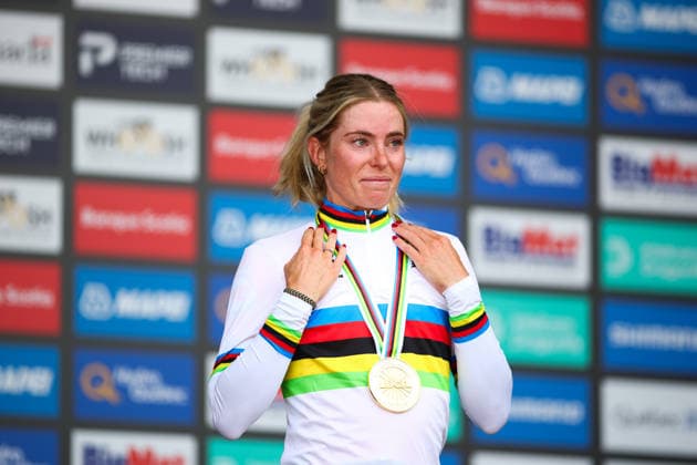 2026 UCI Road World Championships Picture by Vaughn Ridley SWpix.com - 26 09 2026 - Cycling - 2026 UCI Road World Championships - MontrÃ al, Canada - Women Elite Road Race Podium - Demi Vollering (Netherlands) wins the Gold Medal to become World Champion Copyright: x xSWpix.comx(t axPhotographyxHubxLtd)xVaughnxRidley SWpix.comx SWP-3521-4539