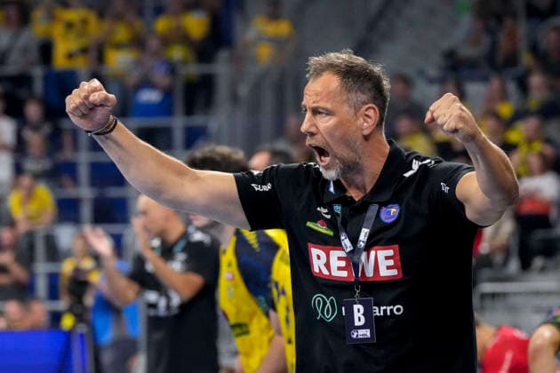 Maik Machulla, Coach, Head Coach, RNL, single image, single photo, action, celebration, cheering, rejoicing, confident, optimistic, positive, game scene, September 26, 2026, Mannheim, Germany, handball, Bundesliga, Rhein-Neckar Löwen vs. MT Melsungen xozx