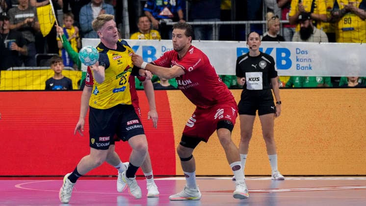 v li Haukur Thrastarson RNL, 25, Olle Forsell Schefvert MTM, 25, tackle, game scene, duel, tackle, tackling, dynamics, action, 09 26 2026, Mannheim, Germany, Handball, Bundesliga, Rhein-Neckar Löwen vs. MT Melsungen xozx