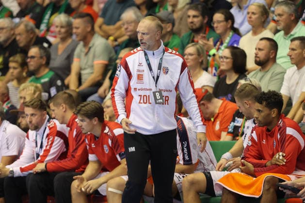 September 26, 2026, xtgx, Opel HBL Handball, SC Magdeburg vs. SG BBM Bietigheim emspor, from left: Hartmut Mayerhoffer (Bietigheim), Magdeburg coach