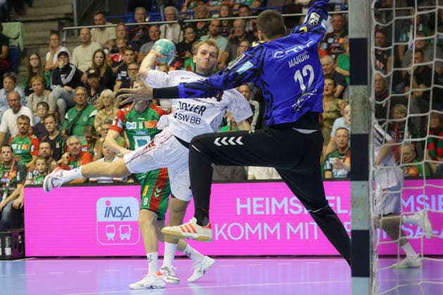 September 26, 2026, xtgx, Opel HBL Handball, SC Magdeburg vs. SG BBM Bietigheim emspor, from left: Mathias Larson (Bietigheim), 44, takes a shot, goal scorer, scores a goal, Magdeburg