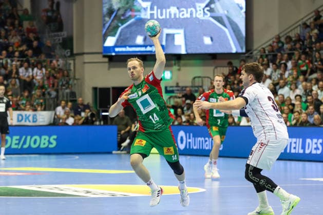 September 26, 2026, xgox, Handball: Opel HBL SC Magdeburg vs. SG BBM Bietigheim emspor, from left: Omar, Ingi, Magnusson (Magdeburg), 14 with the ball, plays the ball (Magdeburg)