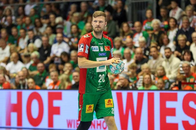 September 26, 2026, xgox, Handball: Opel HBL SC Magdeburg vs. SG BBM Bietigheim emspor, from left: Philipp Weber (Magdeburg), 20 with the ball, plays the ball (Magdeburg)