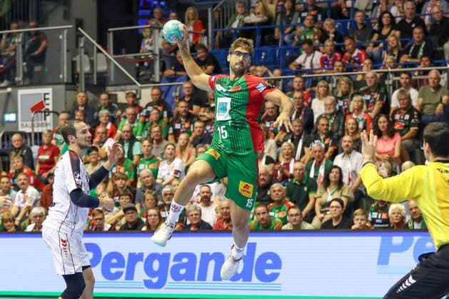 September 26, 2026, xgox, Handball: Opel HBL SC Magdeburg vs. SG BBM Bietigheim emspor, from left: Antonio Serradilla (Magdeburg), 15 shots on goal, goal scorer, scores a goal, Magdeburg