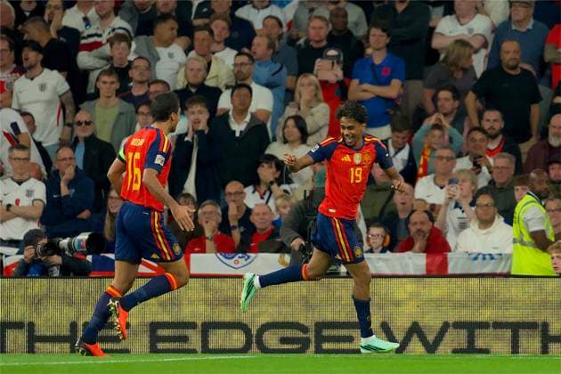 RECORD DATE NOT STATED Football - UEFA Nations League - Group A3 - England v Spain LONDON, ENGLAND - Saturday, September 26, 2026: Spain s Lamine Yamal celebrates after scoring the first goal after only one minute 45 seconds during the UEFA Nations League Group A3 match between England and Spain at Wembley Stadium. (Photo by Thomas Major Propaganda) LONDON Wembley Stadium GREATER LONDON ENGLAND  Copyright: xThomasxMajorx 2026-09-26-England_v_Spain-046