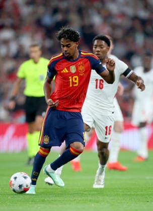 England v Spain - UEFA Nations League 2026 27 Group A3 MD1 Lamine Yamal of Spain and Myles Lewis-Skelly of England challenge during the UEFA Nations League 2026 27 group phase match between England and Spain at Wembley Stadium on September 26, 2026 in London, England. London Wembley Stadium England United Kingdom Copyright: xAllstarxPicturexLibraryxLtdx