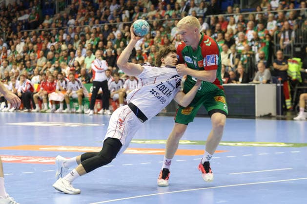 September 26, 2026, xtgx, Opel HBL Handball, SC Magdeburg vs. SG BBM Bietigheim emspor, from left: Jonas Josef (Bietigheim), 10, Magnus Saugstrup (Magdeburg), 23; duel, battle, tackle (Magdeburg)