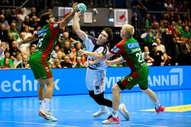 Magdeburg HBL 26 27 SC Magdeburg SG BBM Bietigheim (from left): Antonio Serradilla (SC Magdeburg), Jonas Josef (Bietigheim), Magnus Saugstrup Jensen (SC Magdeburg) Magdeburg Getec Arena Germany