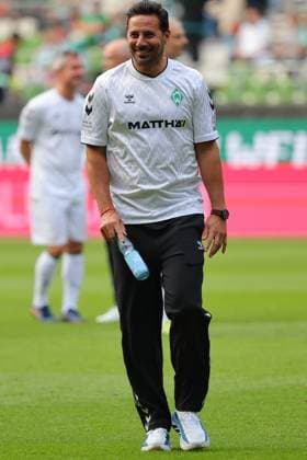 September 26, 2026, Soccer, FBL Men, Friendly Match, 100 Years of Weserstadion, Werder Legends 2026 Showdown, Werder Legends vs. Real Madrid Leyendas, Feature, Highlights, Assistant Coach Claudio Pizarro, Werder Legends, Photo: nordphoto GmbH, Tauchnitz, Bremen, Weserstadion, Bremen, Germany Copyright: xnordphotoxGmbHx xTauchnitzx