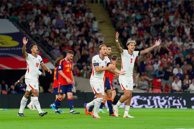 RECORD DATE NOT STATED Football - UEFA Nations League - Group A3 - England v Spain LONDON, ENGLAND - Saturday, September 26, 2026: England s Jude Bellingham, Harry Kane and Nico O Reilly appeal for a penalty for handball during the UEFA Nations League Group A3 match between England and Spain at Wembley Stadium. (Photo by Thomas Major Propaganda) LONDON Wembley Stadium GREATER LONDON ENGLAND  Copyright: xThomasxMajorx 2026-09-26-England_v_Spain-048