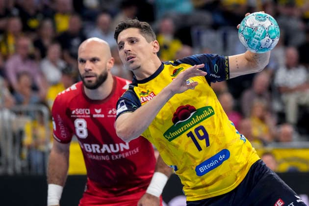 Marius Steinhauser (RNL), 19, single image, single photo, during a 7-meter throw, 7 meters, penalty throw, game scene, action, September 26, 2026, Mannheim, Germany, handball, Bundesliga, Rhein-Neckar Löwen vs. MT Melsungen xozx