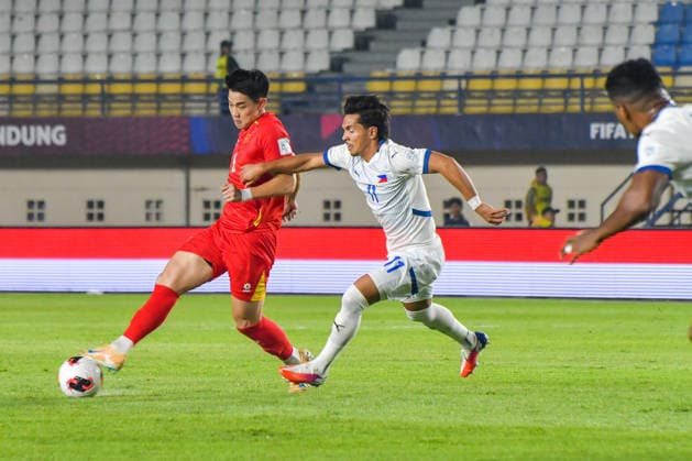 Vietnam v Philippines - FIFA ASEAN CUP 2026 Vietnam national team, Nationalteam player Nguyen Dinh Bac (left) competes for the ball with Philippine national team player Schneider Randy (right) during a 2026 ASEAN Cup match at Si Jalak Harupat Stadium in Bandung, West Java, Indonesia, on September 26, 2026. Vietnam won the match 1-0. BANDUNG West Java Indonesia  Copyright: xKhairizalxMarisx originalFilename:maris-fifaasea260926_npdIk.jpg