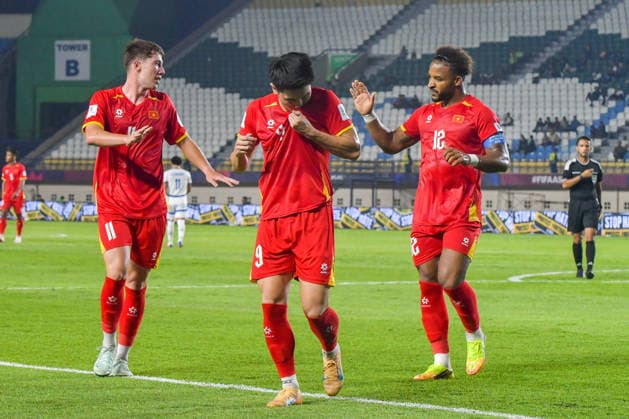 Vietnam v Philippines - FIFA ASEAN CUP 2026 Vietnam national team, Nationalteam player Nguyen Dinh Bac (center) celebrates after scoring a goal during a match against the Philippine national team at the 2026 FIFA ASEAN Cup at SI Jalak Harupat Stadium in Bandung, West Java, Indonesia, on September 26, 2026. Vietnam won the match 1-0. BANDUNG West Java Indonesia  Copyright: xKhairizalxMarisx originalFilename:maris-fifaasea260926_nplPs.jpg