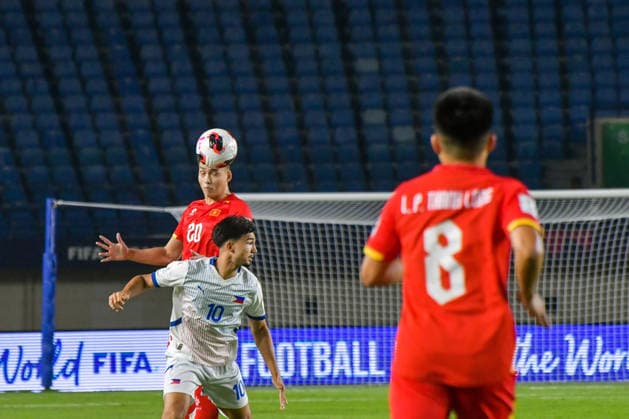 Vietnam v Philippines - FIFA ASEAN CUP 2026 Vietnam national team, Nationalteam player Bui Hoang Viet Anh (left) competes for the ball with Philippine national team player Bjorn Kristensen (second left) during a 2026 FIFA ASEAN Cup match at Si Jalak Harupat Stadium in Bandung, West Java, Indonesia, on September 26, 2026. Vietnam won the match 1-0. BANDUNG West Java Indonesia  Copyright: xKhairizalxMarisx originalFilename:maris-fifaasea260926_npTEJ.jpg