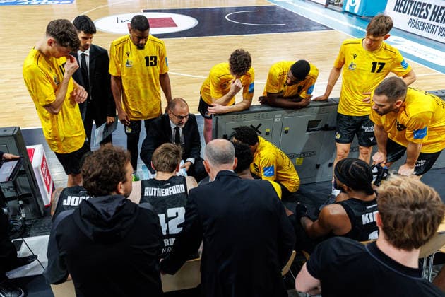 Carles Duran Ortega, MHP Riesen Ludwigsburg, Coach, Team, Timeout, BMA365 Bamberg Baskets vs. MHP RIESEN Ludwigsburg, Basketball, easyCredit BBL, Matchday 3, September 26, 2026, BMA365 Bamberg Baskets vs. MHP RIESEN Ludwigsburg, Basketball, easyCredit BBL, Matchday 3, September 26, 2026, Bamberg Copyright: xEibner-Pressefoto G.xSantemizx EP_EER