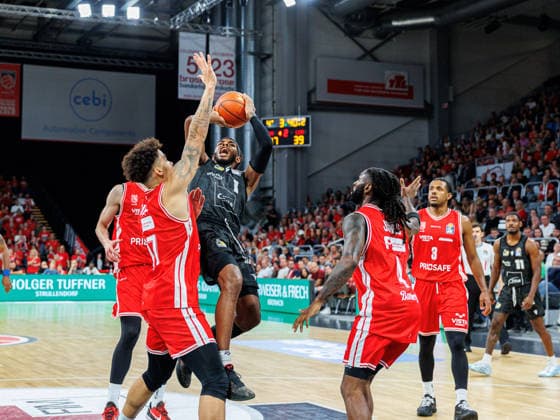 Joshua Obiesie, BMA365 Bamberg Baskets, 77, Justin Kier, MHP Riesen Ludwigsburg, 01, Jordan Jones BMA365 Bamberg Baskets, 04, Jordan Wright BMA365 Bamberg Baskets, 03, BMA365 Bamberg Baskets vs. MHP RIESEN Ludwigsburg, Basketball, easyCredit BBL, Matchday 3, September 26, 2026 BMA365 Bamberg Baskets vs. MHP RIESEN Ludwigsburg, Basketball, easyCredit BBL, Matchday 3, September 26, 2026 Bamberg Copyright: xEibner-Pressefoto G.xSantemizx EP_EER