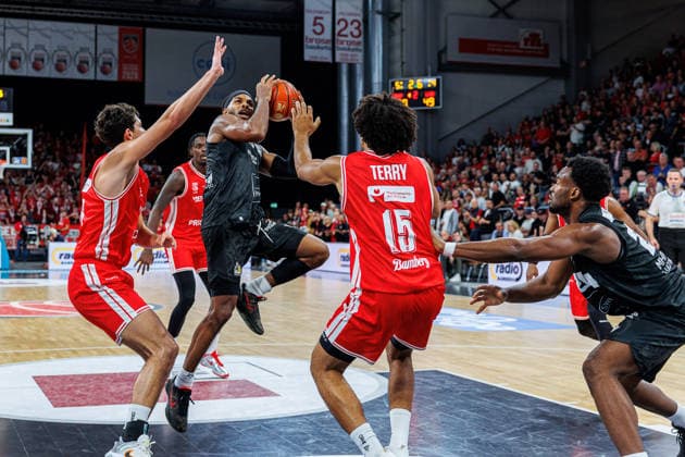 Yuval Hochstadter, BMA365 Bamberg Baskets, 66; Justin Kier, MHP Riesen Ludwigsburg, 01, Brendan Terry BMA365 Bamberg Baskets, 15, BMA365 Bamberg Baskets vs. MHP RIESEN Ludwigsburg, Basketball, easyCredit BBL, Matchday 3, September 26, 2026 BMA365 Bamberg Baskets vs. MHP RIESEN Ludwigsburg, Basketball, easyCredit BBL, Matchday 3, September 26, 2026 Bamberg Copyright: xEibner-Pressefoto G.xSantemizx EP_EER