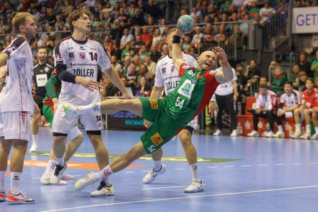 September 26, 2026, xtgx, Opel HBL Handball, SC Magdeburg vs. SG BBM Bietigheim emspor, from left: Oscar Bergendahl (Magdeburg), 54, takes a shot, goal scorer, scores a goal, Magdeburg