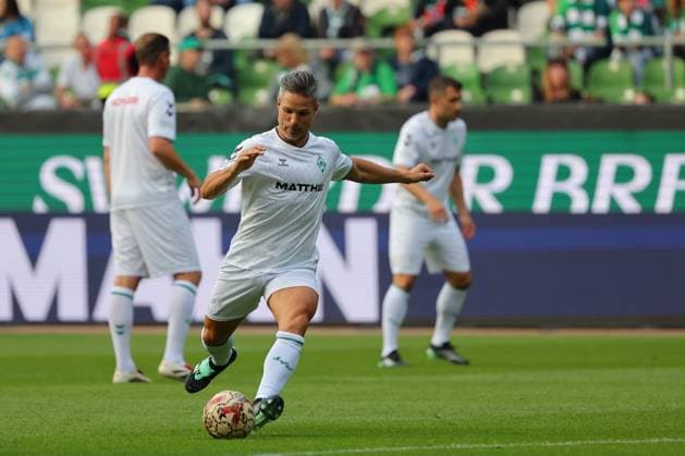 September 26, 2026, Soccer, FBL Men, Friendly Match, 100 Years of Weserstadion, Werder Legends Showdown 2026, Werder Legends vs. Real Madrid Leyendas, Warm-up, Stretching, Jumping Drills, Diego, Werder Legends, Photo by nordphoto GmbH, Tauchnitz, Bremen, Weserstadion, Bremen, Germany Copyright: xnordphotoxGmbHx xTauchnitzx