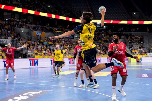 Niclas Mierzwa (RNL), 11, on a jump shot, shot, goal attempt, action, game play, September 26, 2026, Mannheim, Germany, handball, Bundesliga, Rhein-Neckar Löwen vs. MT Melsungen xozx