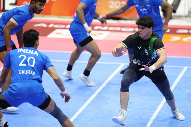 (260926) -- TOKAI, Sept. 26, 2026 -- Ali Samadi Choubtarash (1st R) of Iran competes during the men s team final of Kabaddi between India and Iran at the 20th Asian Games Aichi-Nagoya 2026 in Tokai of Aichi Prefecture, Japan, Sept. 26, 2026. ) (SP)JAPAN-TOKAI-ASIAN GAMES-KABADDI-MEN S TEAM FINAL-IND VS IRI DengxHua 