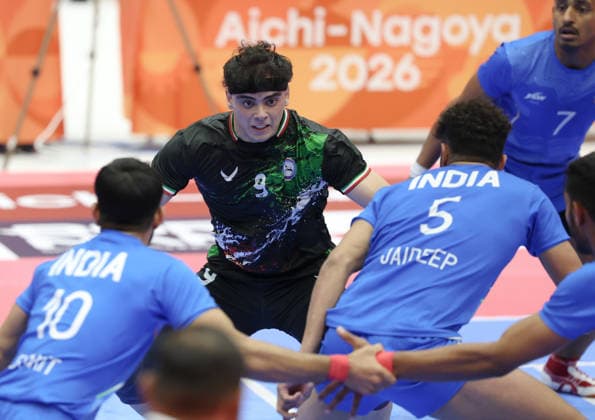 (260926) -- TOKAI, Sept. 26, 2026 -- Ali Samadi Choubtarash (C) of Iran competes during the men s team final of Kabaddi between India and Iran at the 20th Asian Games Aichi-Nagoya 2026 in Tokai of Aichi Prefecture, Japan, Sept. 26, 2026. ) (SP)JAPAN-TOKAI-ASIAN GAMES-KABADDI-MEN S TEAM FINAL-IND VS IRI DengxHua 