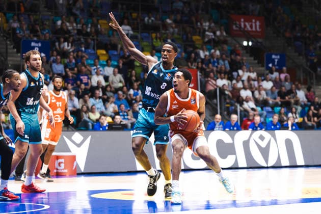 December 8, Skyliners Frankfurt take on Rasta Vechta in a battle for the ball, featuring No. 4 Franklin; Rasta Vechta (GER), Skyliners Frankfurt vs. Rasta Vechta, Basketball, 1st Bundesliga, Matchday 3, 2026–2027 season, September 26, 2026, Germany, Skyliners Frankfurt vs. Rasta Vechta, Basketball, 1st Bundesliga, Matchday 3, 2026–2027 season, September 26, 2026, Bad Hoenningen Copyright: xEibner-Pressefoto LenaxUllrichx EP_LUH