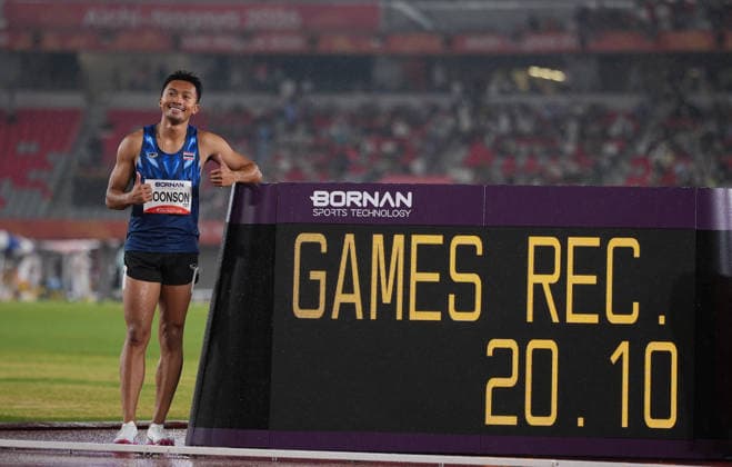 (260926) -- NAGOYA, Sept. 26, 2026 -- Puripol Boonson of Thailand poses with new games record after the men s 200m semifinal match of Athletics at the 20th Asian Games Aichi-Nagoya 2026 in Nagoya, Japan, Sept. 26, 2026. ) (SP)JAPAN-NAGOYA-ASIAN GAMES-ATHLETICS-MEN S 200M LuixSiuxWai 
