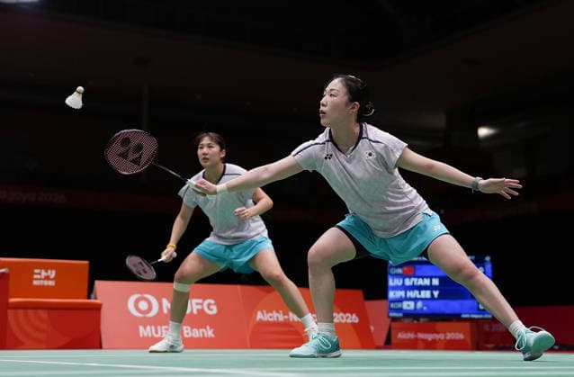 (260926) -- ICHINOMIYA, Sept. 26, 2026 -- Kim Hyejeong (front) Lee Yeonwoo of team South Korea compete during the 2nd round women s doubles badminton match against Liu Shengshu Tan Ning of team China at the 20th Asian Games Aichi-Nagoya 2026 in Ichinomiya of Aichi Prefecture, Japan, Sept. 26, 2026. ) (SP)JAPAN-ICHINOMIYA-ASIAN GAMES-BADMINTON-WOMEN S DOUBLES LixBo 