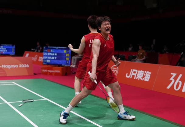(260926) -- ICHINOMIYA, Sept. 26, 2026 -- Liu Shengshu Tan Ning (front) of team China celebrate after the 2nd round women s doubles badminton match against Kim Hyejeong Lee Yeonwoo of team South Korea at the 20th Asian Games Aichi-Nagoya 2026 in Ichinomiya of Aichi Prefecture, Japan, Sept. 26, 2026. ) (SP)JAPAN-ICHINOMIYA-ASIAN GAMES-BADMINTON-WOMEN S DOUBLES LixBo 