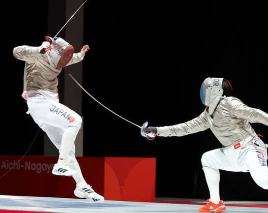 (260926) -- TOKONAME, Sept. 26, 2026 -- Park Sangwon (R) of team South Korea vies with Kokubo Mao of team Japan during the men s sabre team final of Fencing at the 20th Asian Games Aichi-Nagoya 2026 in Tokoname, Aichi Prefecture, Japan, Sept. 26, 2026. ) (SP)JAPAN-TOKONAME-ASIAN GAMES-FENCING-MEN S SABRE TEAM-FINAL YaoxQilin 