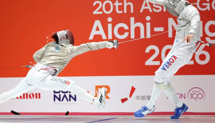 (260926) -- TOKONAME, Sept. 26, 2026 -- Oh Sanguk (R) of team South Korea vies with Kokubo Mao of team Japan during the men s sabre team final of Fencing at the 20th Asian Games Aichi-Nagoya 2026 in Tokoname, Aichi Prefecture, Japan, Sept. 26, 2026. ) (SP)JAPAN-TOKONAME-ASIAN GAMES-FENCING-MEN S SABRE TEAM-FINAL YaoxQilin 