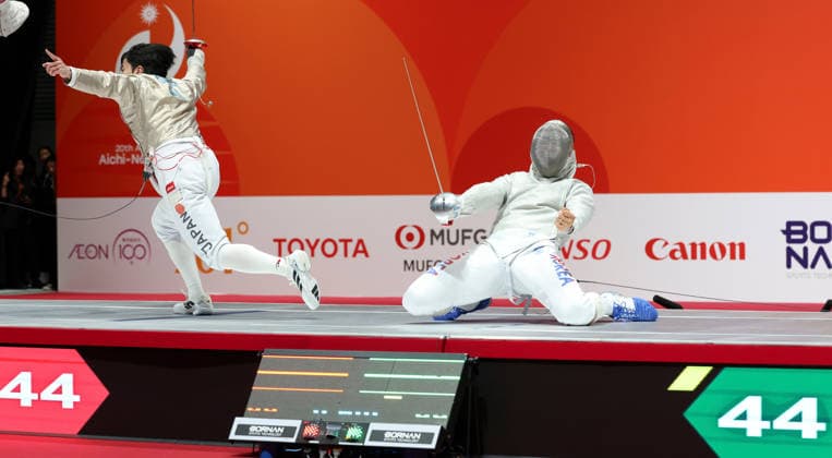 (260926) -- TOKONAME, Sept. 26, 2026 -- Oh Sanguk (R) of team South Korea vies with Kokubo Mao of team Japan during the men s sabre team final of Fencing at the 20th Asian Games Aichi-Nagoya 2026 in Tokoname, Aichi Prefecture, Japan, Sept. 26, 2026. ) (SP)JAPAN-TOKONAME-ASIAN GAMES-FENCING-MEN S SABRE TEAM-FINAL YaoxQilin 