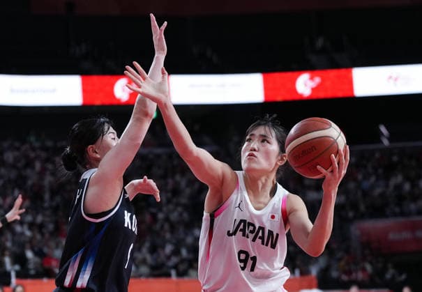 (260926) -- NAGOYA, Sept. 26, 2026 -- Owaki Haru (R) of Japan breaks through during the women s final match of basketball between Japan and South Korea at the 20th Asian Games Aichi-Nagoya 2026 in Nagoya, Japan, Sept. 26, 2026. ) (SP)JAPAN-NAGOYA-ASIAN GAMES-BASKETBALL-WOMEN S FINAL-JPN VS KOR TaoxXiyi 