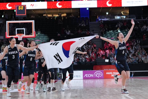 (260926) -- NAGOYA, Sept. 26, 2026 -- Players of South Korea celebrate after winning the women s final match of basketball between Japan and South Korea at the 20th Asian Games Aichi-Nagoya 2026 in Nagoya, Japan, Sept. 26, 2026. ) (SP)JAPAN-NAGOYA-ASIAN GAMES-BASKETBALL-WOMEN S FINAL-JPN VS KOR TaoxXiyi 