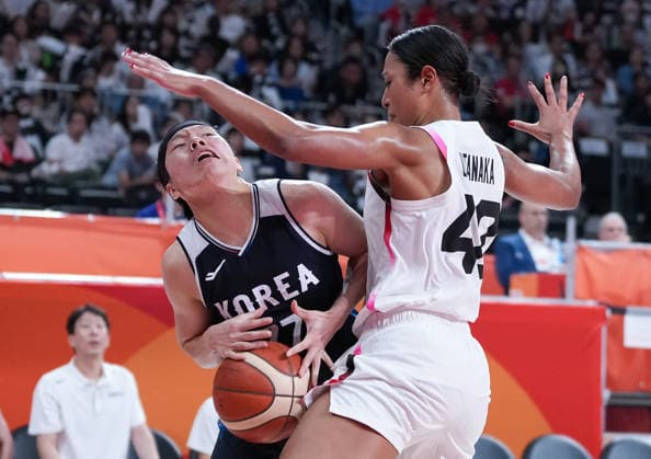 (260926) -- NAGOYA, Sept. 26, 2026 -- Jin An (L) of South Korea breaks through during the women s final match of basketball between Japan and South Korea at the 20th Asian Games Aichi-Nagoya 2026 in Nagoya, Japan, Sept. 26, 2026. ) (SP)JAPAN-NAGOYA-ASIAN GAMES-BASKETBALL-WOMEN S FINAL-JPN VS KOR TaoxXiyi 