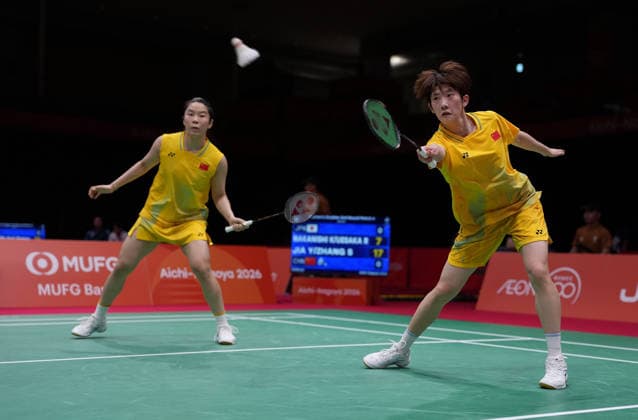 (260926) -- ICHINOMIYA, Sept. 26, 2026 -- Zhang Shuxian (R) Jia Yifan of team China compete during the 2nd round women s doubles badminton match against Nakanishi Kie Uesaka Rin of team Japan at the 20th Asian Games Aichi-Nagoya 2026 in Ichinomiya of Aichi Prefecture, Japan, Sept. 26, 2026. ) (SP)JAPAN-ICHINOMIYA-ASIAN GAMES-BADMINTON-WOMEN S DOUBLES LixBo 