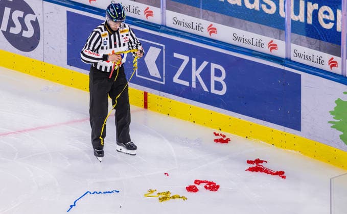 Ice Hockey National League Regular Season: ZSC Lions vs. EHC Klo, Zurich, Switzerland, September 26, 2026. Linesman 37, Dominik Bichsel, is clearing the ice. The game had to be paused early on due to objects lying on the ice. Copyright: xAndreasxHaasx
