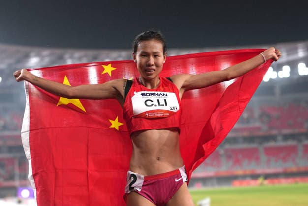 (260926) -- NAGOYA, Sept. 26, 2026 -- Li Chunhui of China celebrates after the women s 1500m final of Athletics at the 20th Asian Games Aichi-Nagoya 2026 in Nagoya, Japan, Sept. 26, 2026. ) (SP)JAPAN-NAGOYA-ASIAN GAMES-ATHLETICS-WOMEN S 1500M LuixSiuxWai 