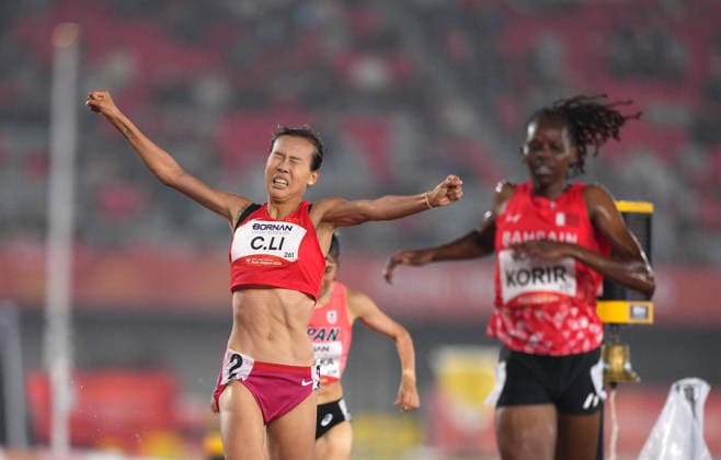 (260926) -- NAGOYA, Sept. 26, 2026 -- Li Chunhui (L) of China competes during the women s 1500m final of Athletics at the 20th Asian Games Aichi-Nagoya 2026 in Nagoya, Japan, Sept. 26, 2026. ) (SP)JAPAN-NAGOYA-ASIAN GAMES-ATHLETICS-WOMEN S 1500M LuixSiuxWai 