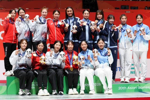 (260926) -- TOKONAME, Sept. 26, 2026 -- Gold medalists team Japan, silver medalists team South Korea, bronze medalists team China and team Hong Kong of China pose for a group photo during the awarding ceremony for the women s foil team of Fencing at the 20th Asian Games Aichi-Nagoya 2026 in Tokoname, Aichi Prefecture, Japan, Sept. 26, 2026. ) (SP)JAPAN-TOKONAME-ASIAN GAMES-FENCING-WOMEN S FOIL TEAM YaoxQilin 