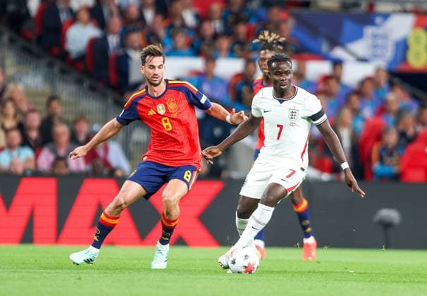 Bukayo Saka of England is challenged by Fabian Ruiz of Spain England v Spain, UEFA Nations League 2026 27 Group A3, Football, Wembley Stadium, London, UK, 26 09 2026 - 26 Sep 2026London Wembley Stadium England United Kingdom  Copyright: xHanc WiredxPhotos Shutterstockx 17171296n