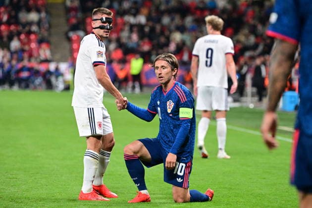 L-R Michal Sadilek (CZE) and Luka Modric (CRO) are seen during the UEFA Nations League, A3 group 1st round match: Czechia vs Croatia, in Prague, Czech Republic, on September 26, 2026. Apology after a foul. (CTKxPhoto MichalxKamaryt) CTKPhotoP2026092606246  CTKPhotoP2026092606246