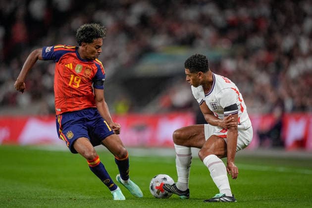 UEFA Nations League: England v Spain Jude Bellingham of England is marked by Lamine Yamal of Spain during the UEFA Nations League match England vs Spain at Wembley Stadium, London, United Kingdom on 26 September 2026 (Photo by Maynard Manyowa News Images) London Wembley Stadium Greater London United Kingdom Copyright: xMaynardxManyowa NewsxImagesx
