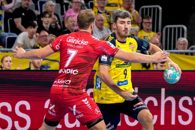 From left: David Mandic (MTM), 7, Jacob Arenth Lassen (RNL), 9, tackle, game scene, duel, tackle, tackling, dynamics, action, 26 09 2026, Mannheim, Germany, handball, Bundesliga, Rhein-Neckar Löwen vs. MT Melsungen xozx