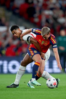 England v Spain - UEFA Nations League 2026 27 Group A3 MD1 Jude Bellingham of England and Dani Olmo of Spain challenge during the UEFA Nations League 2026 27 group phase match between England and Spain at Wembley Stadium on September 26, 2026 in London, England. London Wembley Stadium England United Kingdom Copyright: xAllstarxPicturexLibraryxLtdx